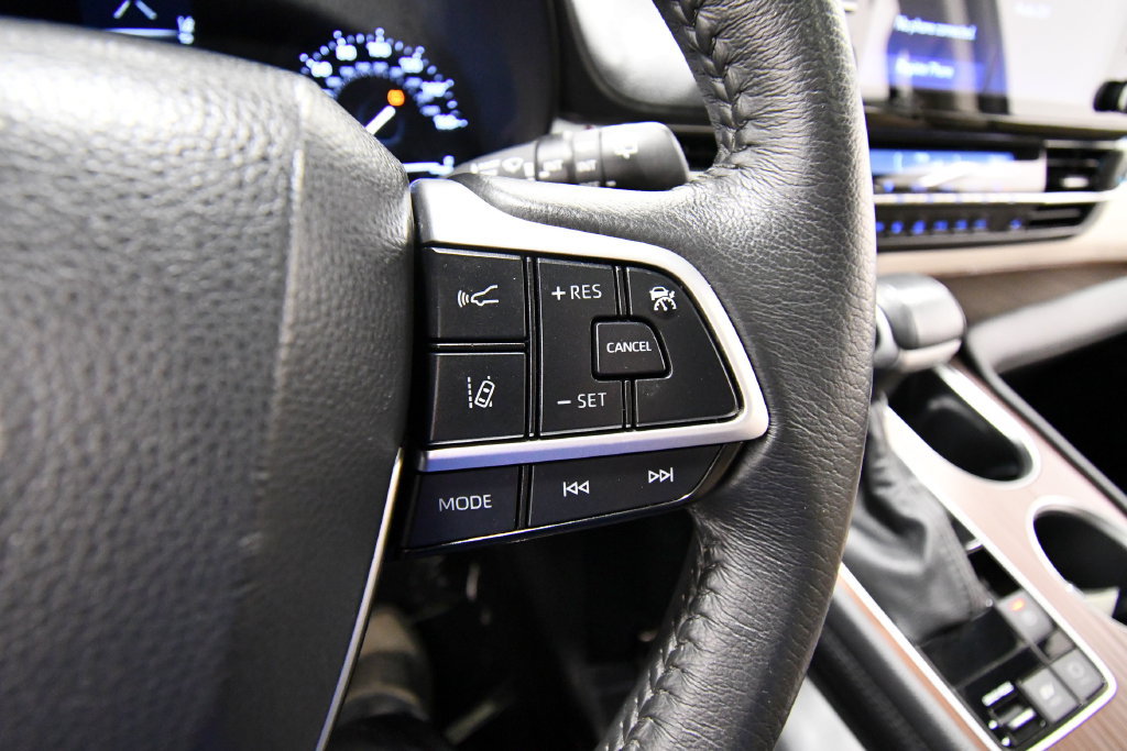 Used 2023 Toyota Sienna XLE AWD/4WD image 23