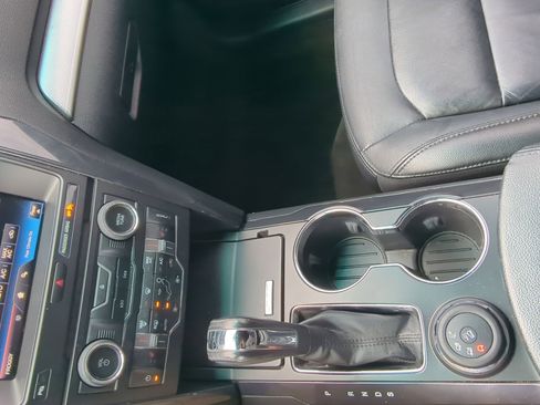 Used 2016 Ford Explorer XLT w/ Equipment Group 202A image 18