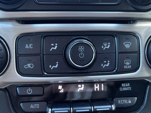 Used 2020 GMC Yukon Denali w/ Denali Premium Package image 26