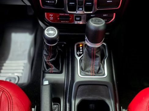 Used 2019 Jeep Wrangler Unlimited Rubicon AWD/4WD image 29