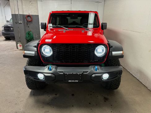 Used 2024 Jeep Wrangler Unlimited image 5