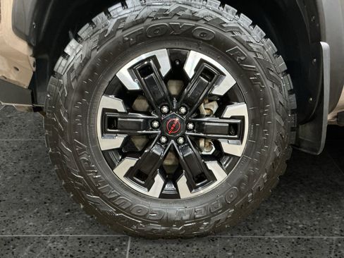 Used 2022 Nissan Frontier PRO-4X image 14