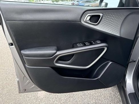 Used 2023 Kia Soul S FWD image 21
