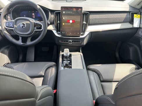 Used 2025 Volvo XC90 B6 Ultra w/ Lounge Package image 12