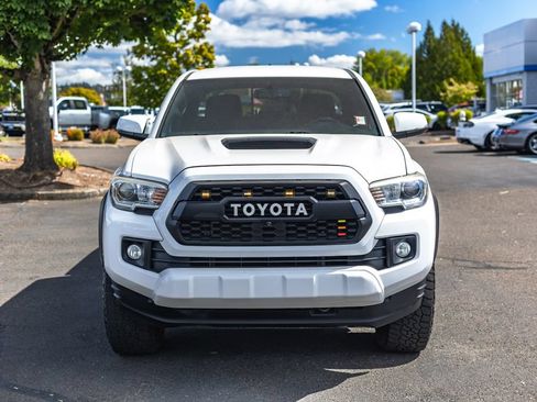Used 2017 Toyota Tacoma TRD Sport w/ Tow Package RWD image 5