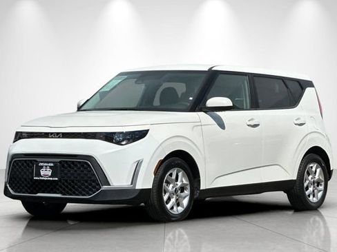 Used 2023 Kia Soul LX w/ LX Technology Package FWD image 8