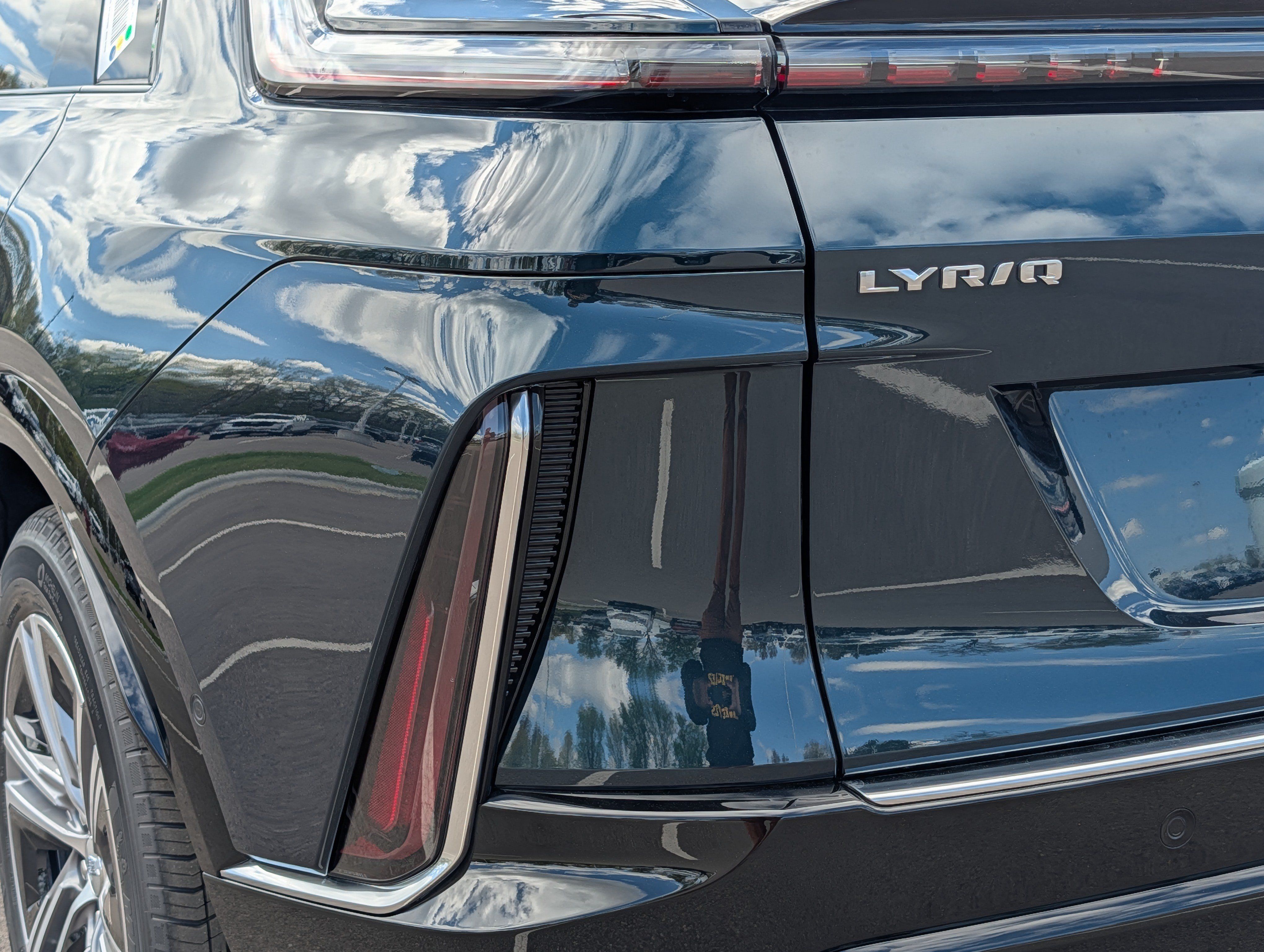Used 2026 Cadillac Lyriq Luxury w/ LPO, Floor Liner Package AWD/4WD image 14