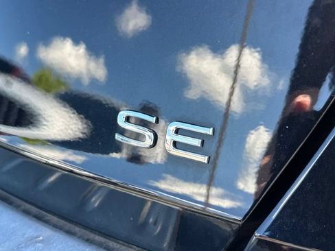 Used 2024 Volkswagen Jetta SE w/ Panoramic Sunroof Package FWD image 6