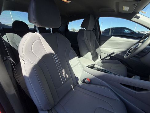 Used 2023 Hyundai Elantra SEL w/ Convenience Package image 18