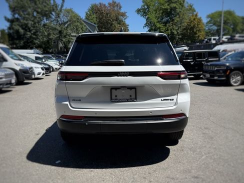 Used 2023 Jeep Grand Cherokee Limited AWD/4WD image 10