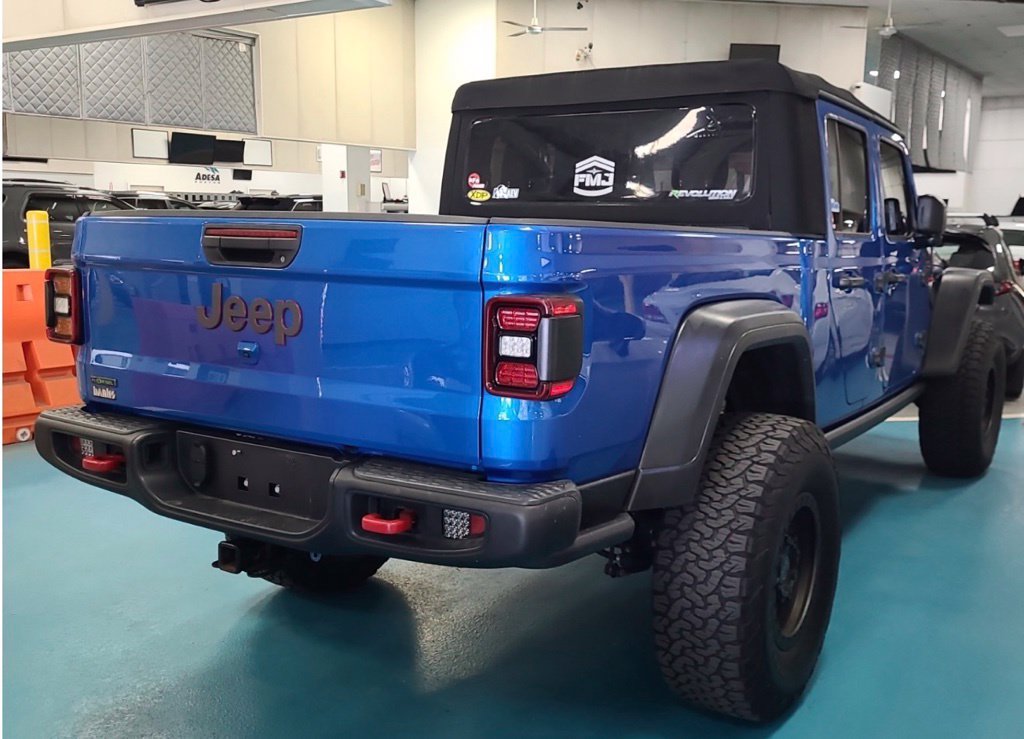 Used 2023 Jeep Gladiator Rubicon w/ LED Lighting Group AWD/4WD image 2