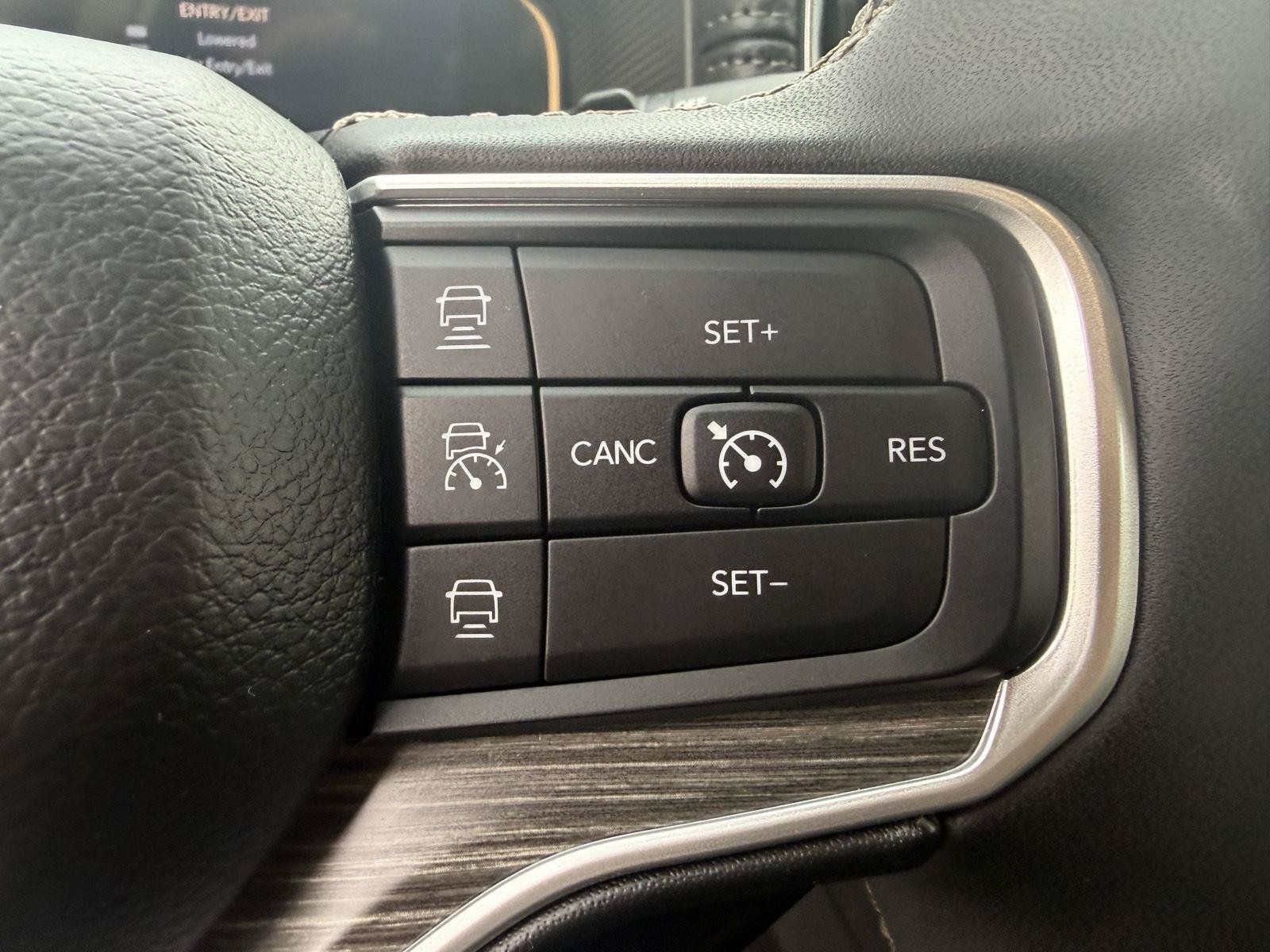 Used 2024 Jeep Wagoneer Series III AWD/4WD image 15
