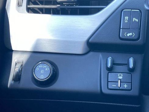 Used 2018 GMC Yukon SLE w/ SLE Value Package image 13