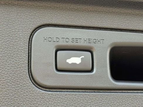 Used 2025 Honda Pilot TrailSport image 10