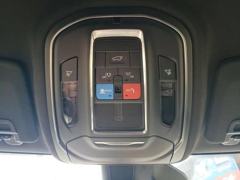 Used 2025 Jeep Grand Cherokee Altitude AWD/4WD image 24