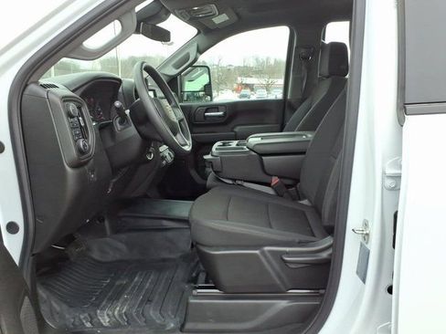 Used 2025 Chevrolet Silverado 3500 W/T image 4