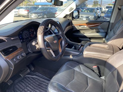 Used 2018 Cadillac Escalade Luxury image 8