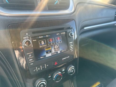 Used 2016 Chevrolet Traverse LT FWD image 7