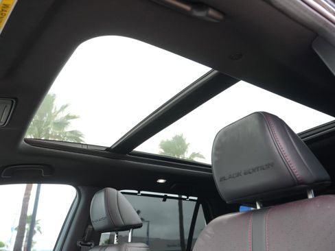 Used 2025 Honda Pilot Black Edition image 15