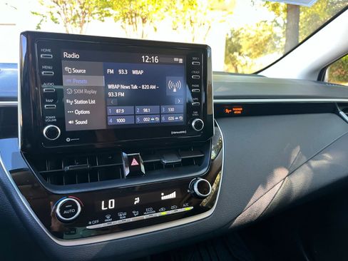 Used 2021 Toyota Corolla LE image 27