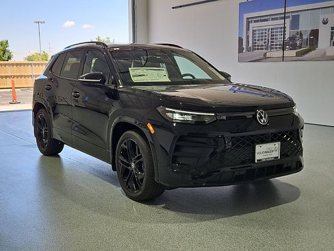 New 2026 Volkswagen Tiguan SE R-Line FWD image 2