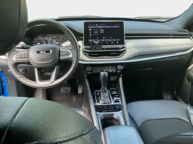 Used 2024 Jeep Compass Latitude AWD/4WD image 12