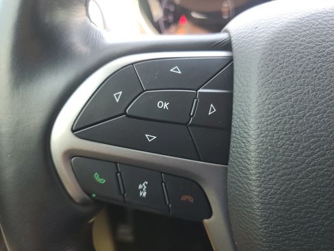 Used 2021 Jeep Grand Cherokee Laredo X RWD image 16