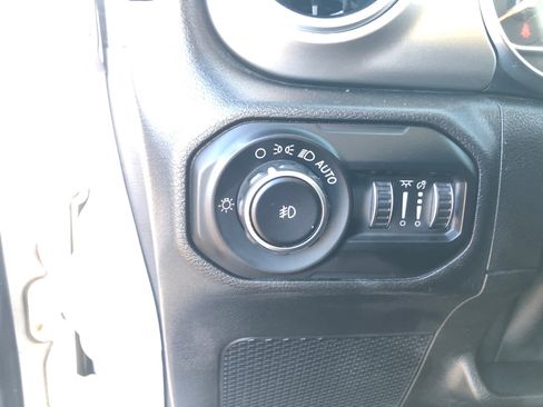 Used 2021 Jeep Wrangler Unlimited Sahara w/ Uconnect 4C Nav & Sound Group AWD/4WD image 11