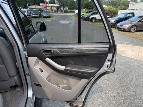Used 2005 Toyota 4Runner Limited AWD/4WD image 6