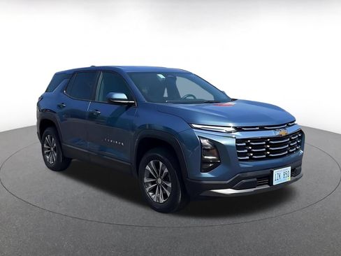 Used 2025 Chevrolet Equinox LT FWD image 3