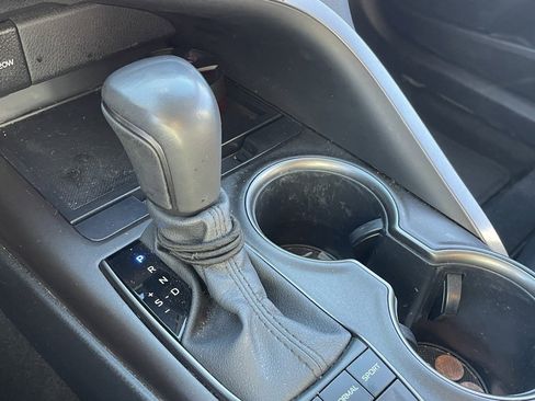 Used 2023 Toyota Camry SE image 5