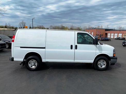 Used 2017 Chevrolet Express 2500 w/ Chrome Appearance Package image 3