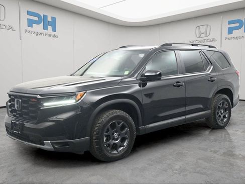 Certified 2025 Honda Pilot TrailSport image 1