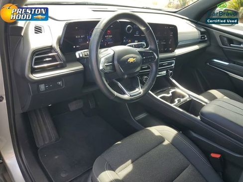 Used 2025 Chevrolet Traverse LT FWD image 19