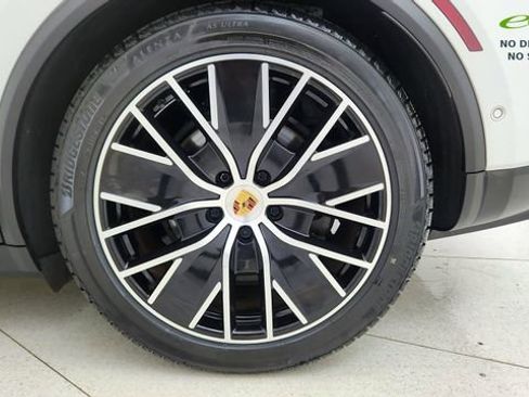 Used 2025 Porsche Macan Electric RWD image 61