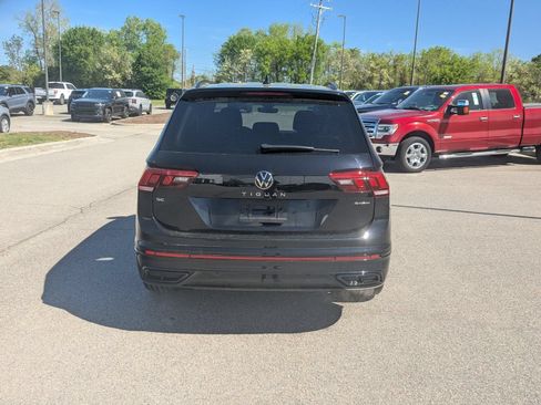 Used 2023 Volkswagen Tiguan SE R-Line AWD/4WD image 4