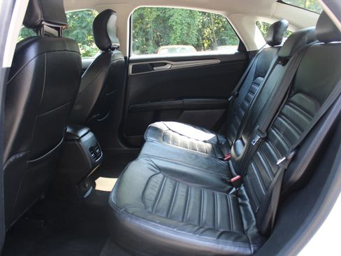 Used 2019 Ford Fusion SE image 16