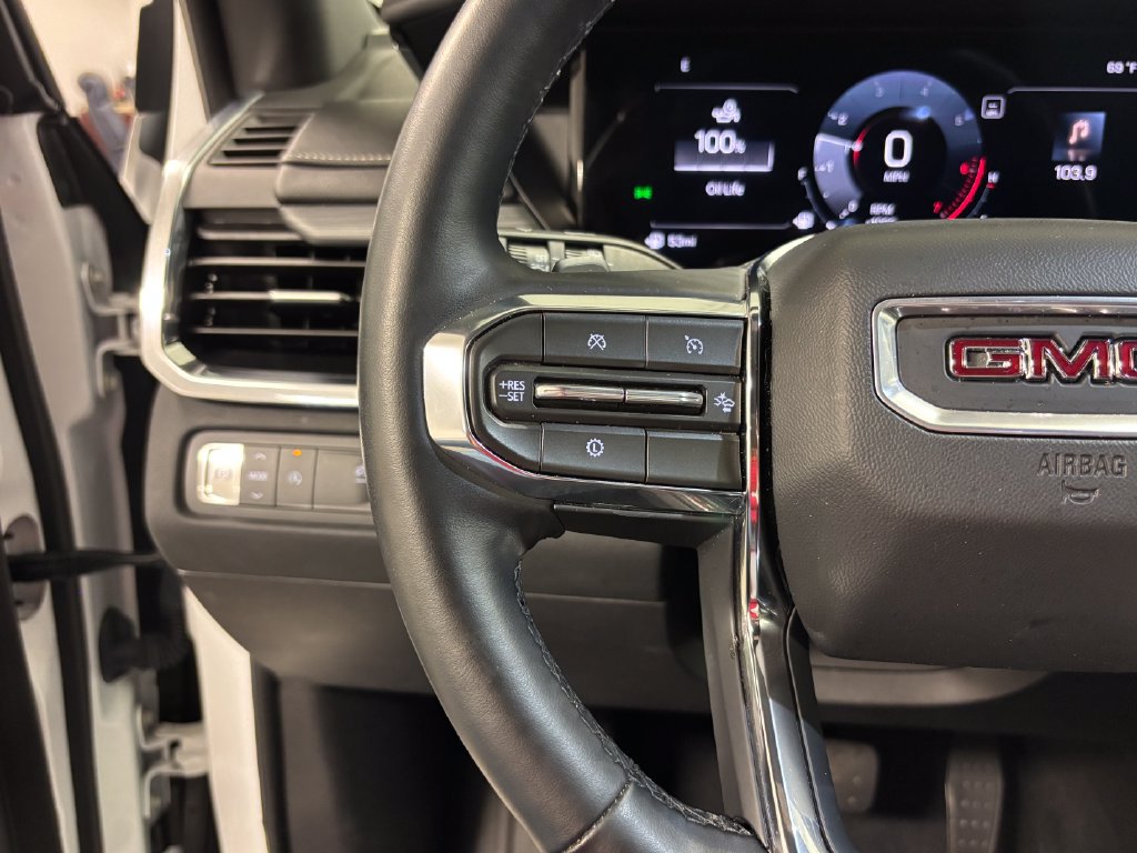 Used 2026 GMC Acadia Elevation w/ Elevation Premium Package FWD image 30