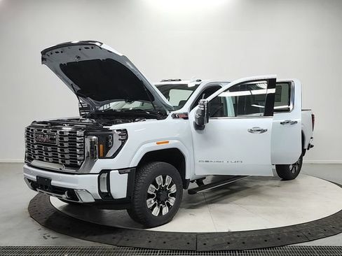 New 2026 GMC Sierra 2500 Denali w/ Denali Reserve Package AWD/4WD image 11