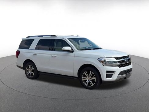 Used 2024 Ford Expedition Limited AWD/4WD image 2