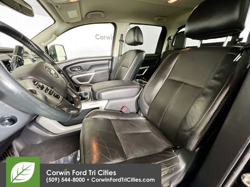 Used 2016 Nissan Titan SL image 24