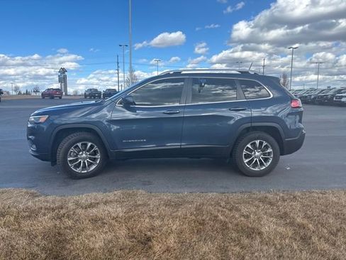 Used 2019 Jeep Cherokee Latitude Plus w/ Comfort/Convenience Group image 6