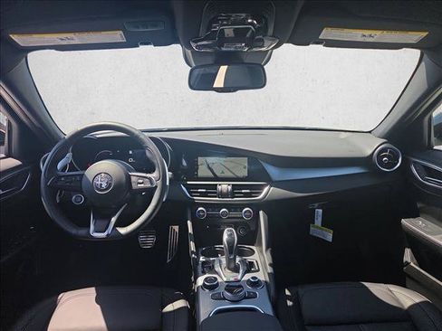 Used 2025 Alfa Romeo Giulia RWD image 17