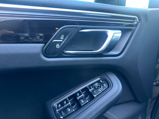 Used 2021 Porsche Macan AWD/4WD image 17