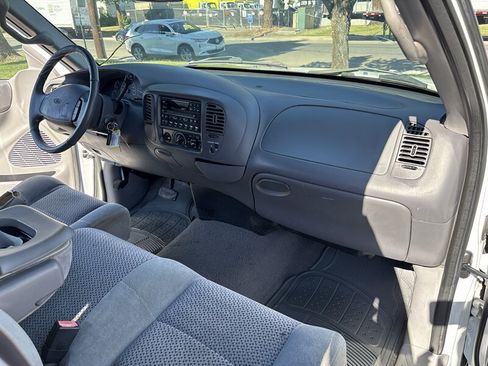 Used 2001 Ford F150 XLT RWD image 30