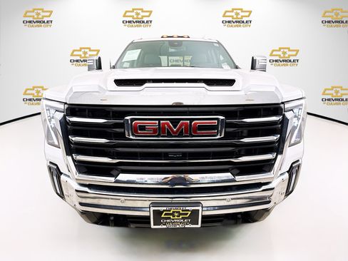 Used 2024 GMC Sierra 3500 SLT w/ SLT Premium Package RWD image 2
