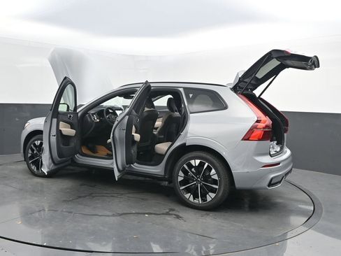 New 2026 Volvo XC60 B5 Plus w/ Protection Package Premier AWD/4WD image 30