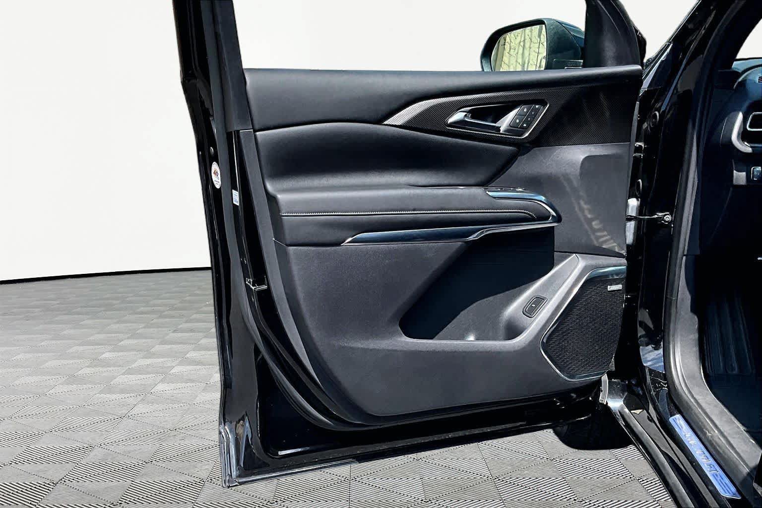 Used 2025 Chevrolet Traverse High Country w/ LPO, Floor Liner Package FWD image 63