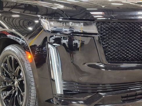 Used 2023 Cadillac Escalade Sport w/ LPO, ONYX Package AWD/4WD image 12