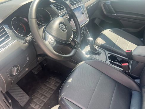 Used 2020 Volkswagen Tiguan SE w/ Panoramic Sunroof Package image 13